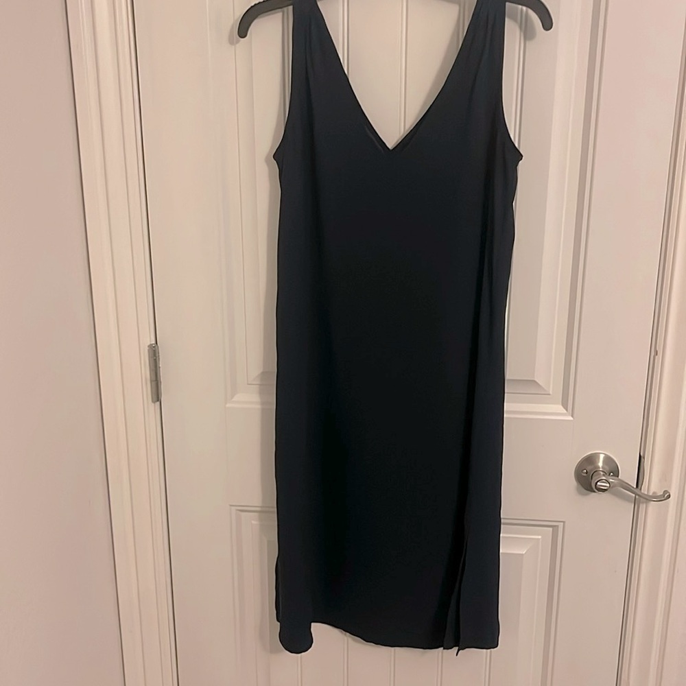 J Crew women’s XS Navy Blue silky midi dress. Sleeveless V-neck & back hem slits